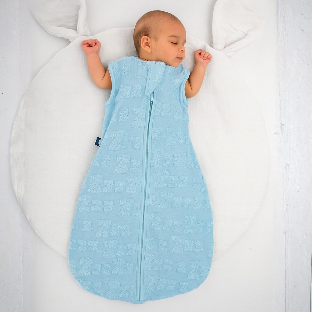 Baby Slaapzak 2.5 TOG – Dreamy Zzz Aqua biologisch katoen hypoallergeen gevoelige huid eczeem baby 2.5 TOG 4-seizoenen aqua blauw award winnend baby slaapzak bewust ouderschap biologisch katoen chemicaliënvrij duurzaam eco-vriendelijk ethisch geproduceerd gifvrij hypoallergeen kraamcadeau newborn nikkelvrije rits OEKO-TEX planeetvriendelijk puur natuur veilig slapen