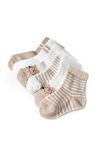 6-Pack Baby Sokjes 100% Biologisch Katoen Walnoot & Ecru biologisch katoen hypoallergeen gevoelige huid eczeem baby 0-6 maanden 12-24 maanden 6-12 maanden 6-pack ademend anti-slip baby essentials baby sokjes beer sokjes biologisch katoen cadeau set cadeau verpakking cadeaudoosje cappuccino duurzame babykleding ecru eczeem vriendelijk GOTS gecertificeerd hypoallergeen kraamcadeau mooie doos natuurlijke kleuren newborn sokjes praktische voorraad schattige sokjes walnoot zachte boordjes