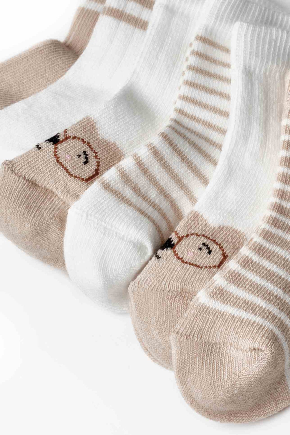 6-Pack Baby Sokjes 100% Biologisch Katoen Walnoot & Ecru biologisch katoen hypoallergeen gevoelige huid eczeem baby 0-6 maanden 12-24 maanden 6-12 maanden 6-pack ademend anti-slip baby essentials baby sokjes beer sokjes biologisch katoen cadeau set cadeau verpakking cadeaudoosje cappuccino duurzame babykleding ecru eczeem vriendelijk GOTS gecertificeerd hypoallergeen kraamcadeau mooie doos natuurlijke kleuren newborn sokjes praktische voorraad schattige sokjes walnoot zachte boordjes