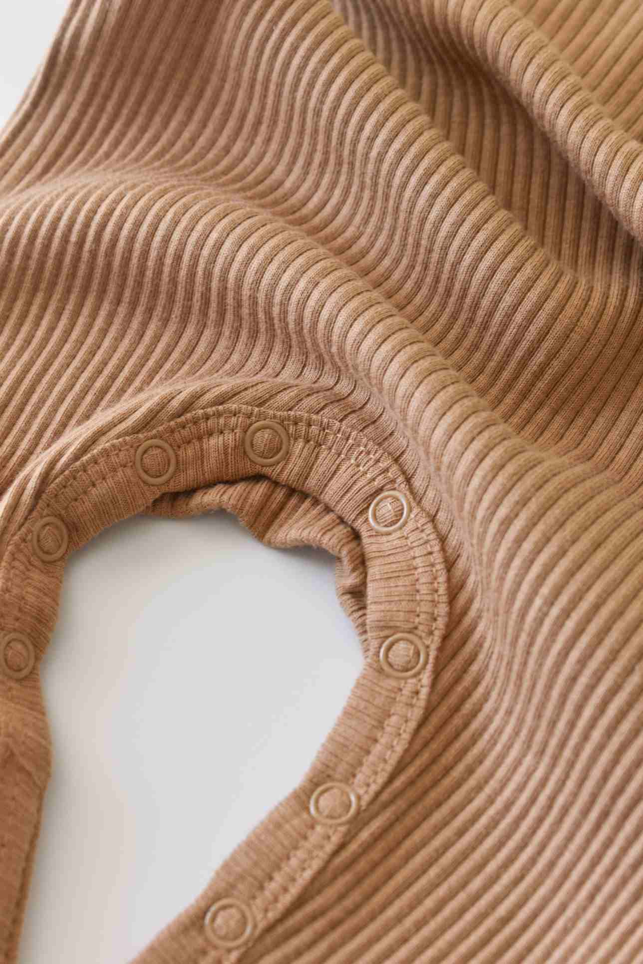 Zacht en stijlvol boxpakje – Tomiju Baby