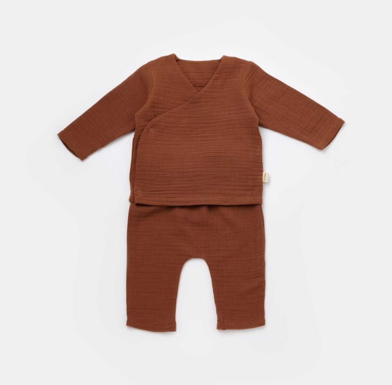 2-Delige Set Overslaghemdje & Broekje - 100% Biologisch Katoen Mousseline biologisch katoen hypoallergeen gevoelige huid eczeem baby 12-18 maanden 18-24 maanden 2-delige set 3-6 maanden 6-9 maanden 9-12 maanden ademend baby broekje biologisch katoen bruin duurzame babykleding eczeem vriendelijk gevoelige huid GOTS gecertificeerd hypoallergeen lange mouwen luchtig weefsel mousseline natuurlijke babykleding overslaghemdje