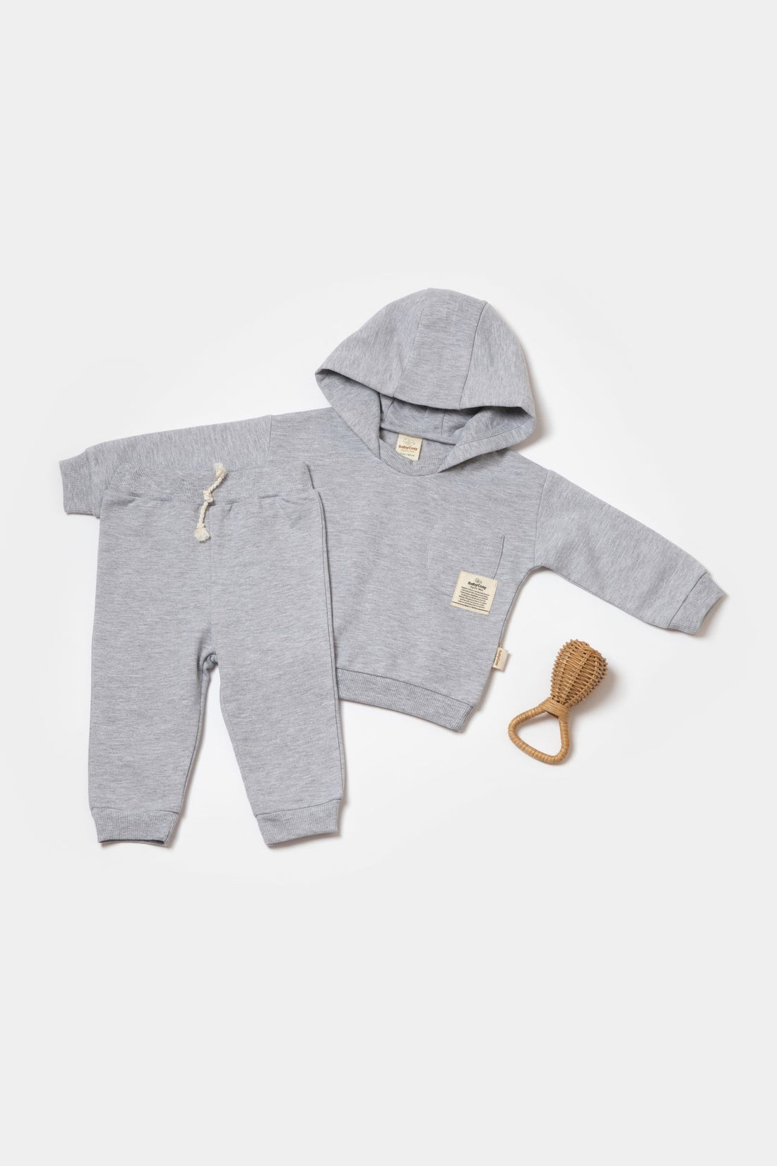 2-Delig Baby Joggingpak met Hoodie – 100% Biologisch Katoen Two Thread biologisch katoen hypoallergeen gevoelige huid eczeem baby 2-delig 2-delige set 2-ply garen actieve baby ademend baby joggingpak bewust ouderschap biologisch katoen chemicaliënvrij dagelijks gebruik duurzaam eco-vriendelijk ethisch geproduceerd gevoelige huid gifvrij hoodie hypoallergeen joggingpak met hoodie kraamcadeau puur natuur Two Thread