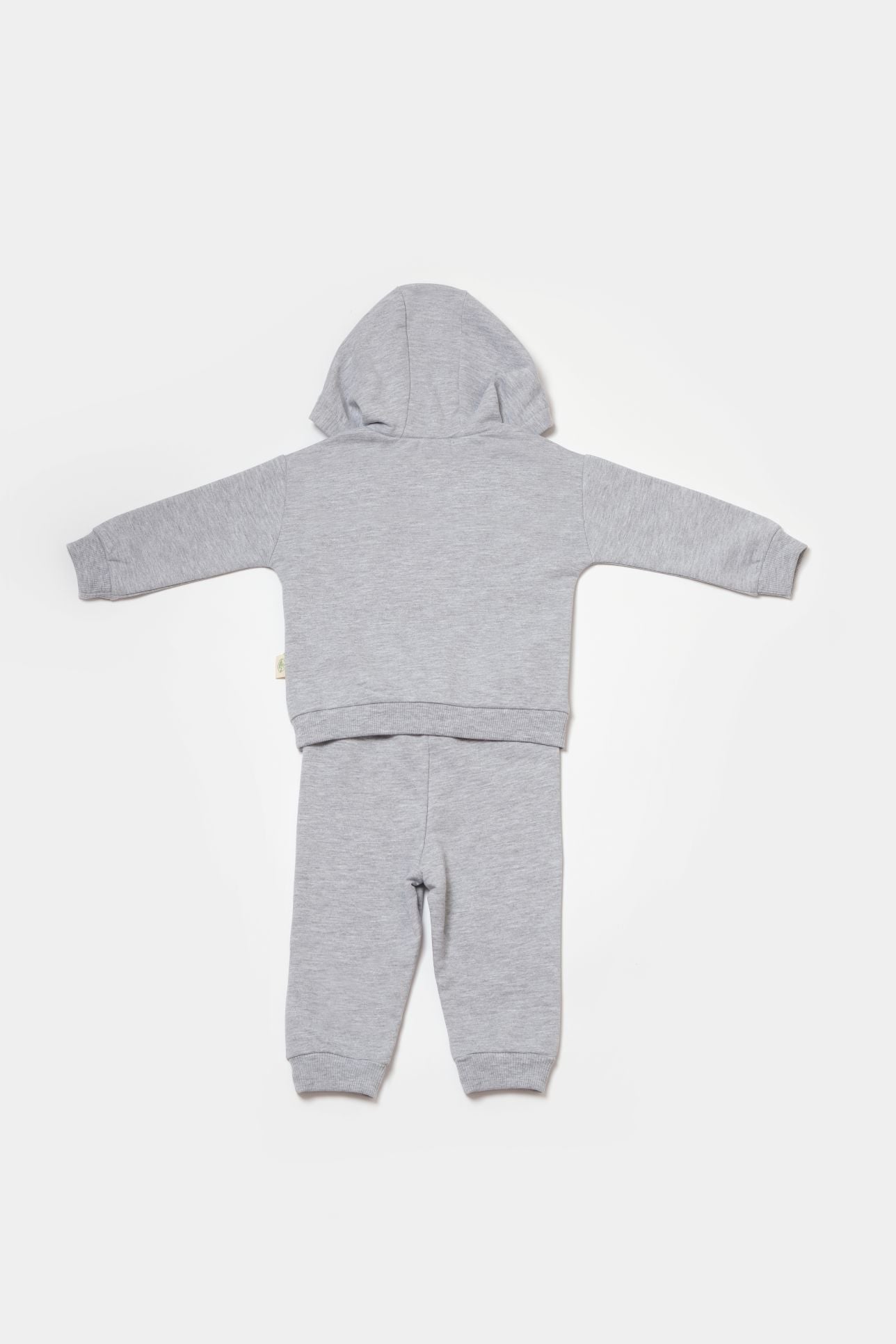 2-Delig Baby Joggingpak met Hoodie – 100% Biologisch Katoen Two Thread biologisch katoen hypoallergeen gevoelige huid eczeem baby 2-delig 2-delige set 2-ply garen actieve baby ademend baby joggingpak bewust ouderschap biologisch katoen chemicaliënvrij dagelijks gebruik duurzaam eco-vriendelijk ethisch geproduceerd gevoelige huid gifvrij hoodie hypoallergeen joggingpak met hoodie kraamcadeau puur natuur Two Thread