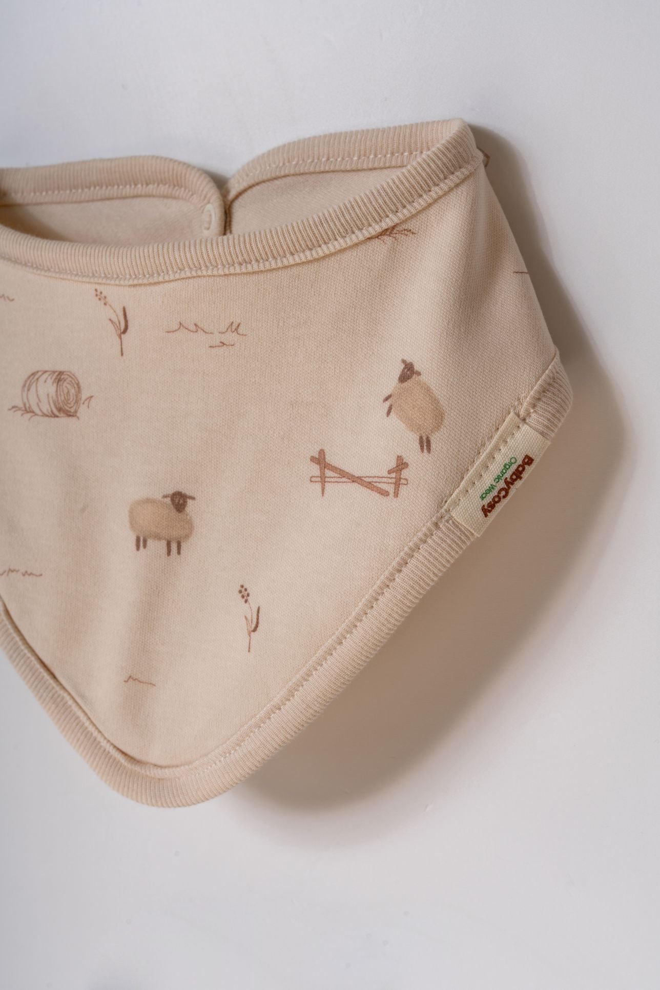 5-Delige Newborn Set - 100% Biologisch Katoen - Cream/Beige biologisch katoen hypoallergeen gevoelige huid eczeem baby 0-3 maanden 5-delige set baby mutsje biologisch katoen broekje met voetjes complete baby set cream beige duurzame babykleding eczeem vriendelijk GOTS gecertificeerd hypoallergeen interlock katoen kraamcadeau krabwantjes natuurlijke babykleding newborn essentials newborn set overslaghemdje pasgeboren baby slabbetje