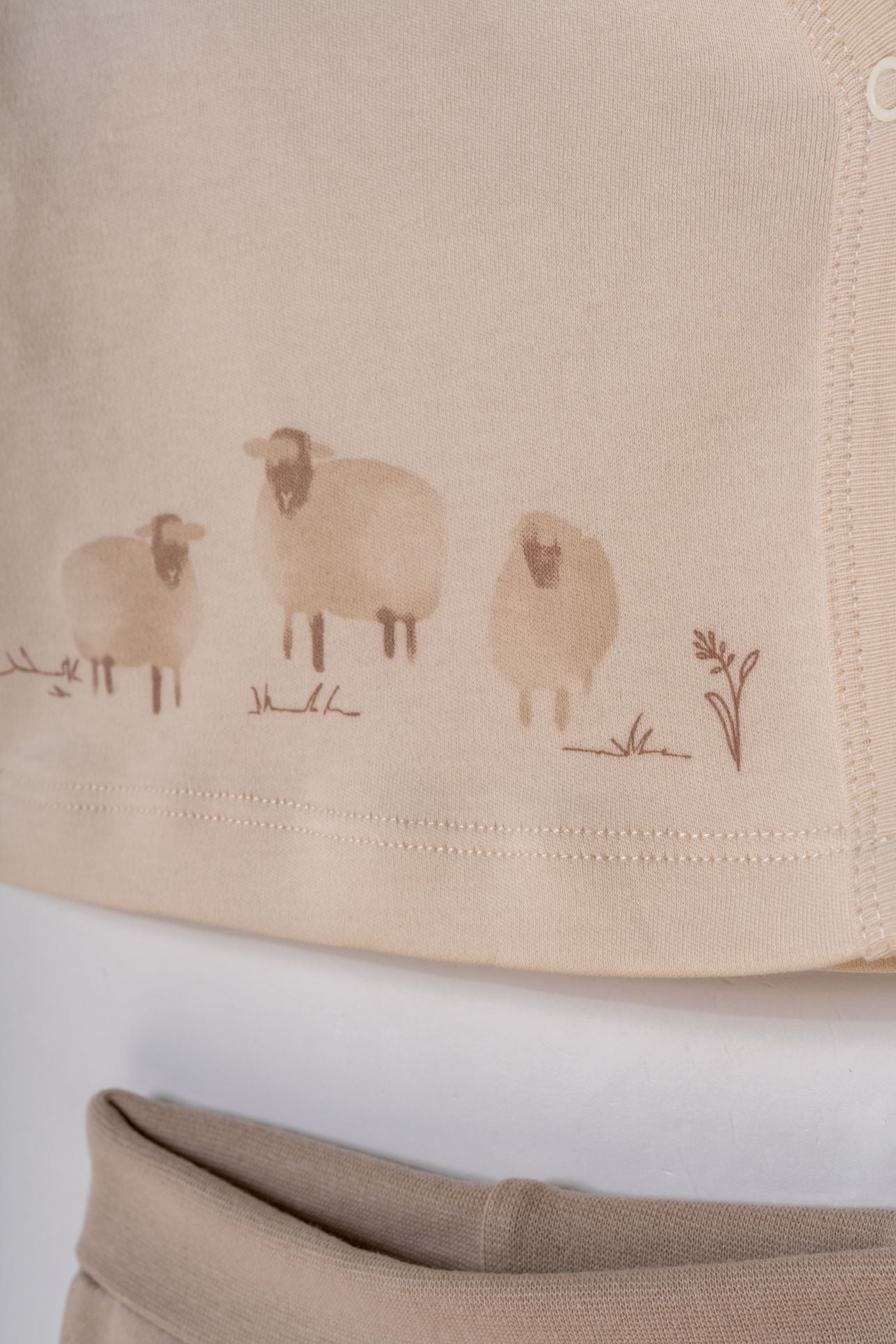 5-Delige Newborn Set - 100% Biologisch Katoen - Cream/Beige biologisch katoen hypoallergeen gevoelige huid eczeem baby 0-3 maanden 5-delige set baby mutsje biologisch katoen broekje met voetjes complete baby set cream beige duurzame babykleding eczeem vriendelijk GOTS gecertificeerd hypoallergeen interlock katoen kraamcadeau krabwantjes natuurlijke babykleding newborn essentials newborn set overslaghemdje pasgeboren baby slabbetje