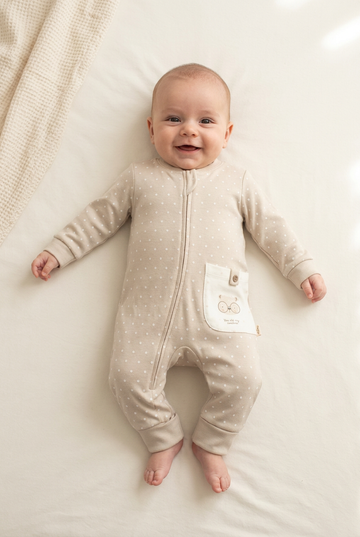 Jumpsuit met Rits – 100% Biologisch Katoen | Interlock | Ecru & Walnoot biologisch katoen hypoallergeen gevoelige huid eczeem baby baby basics biologisch katoen comfortabel duurzaam eczeem vriendelijk gevoelige huid huidvriendelijk hypoallergeen interlock jumpsuit newborn ritssluiting